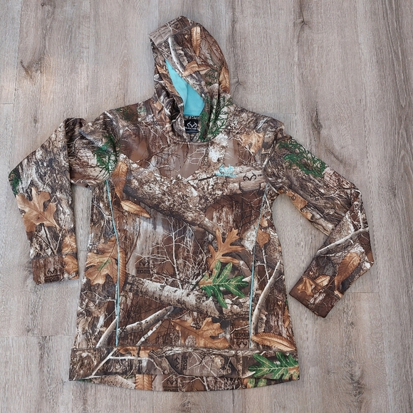 Realtree Tops - Real Tree Women's Medium Hoodie